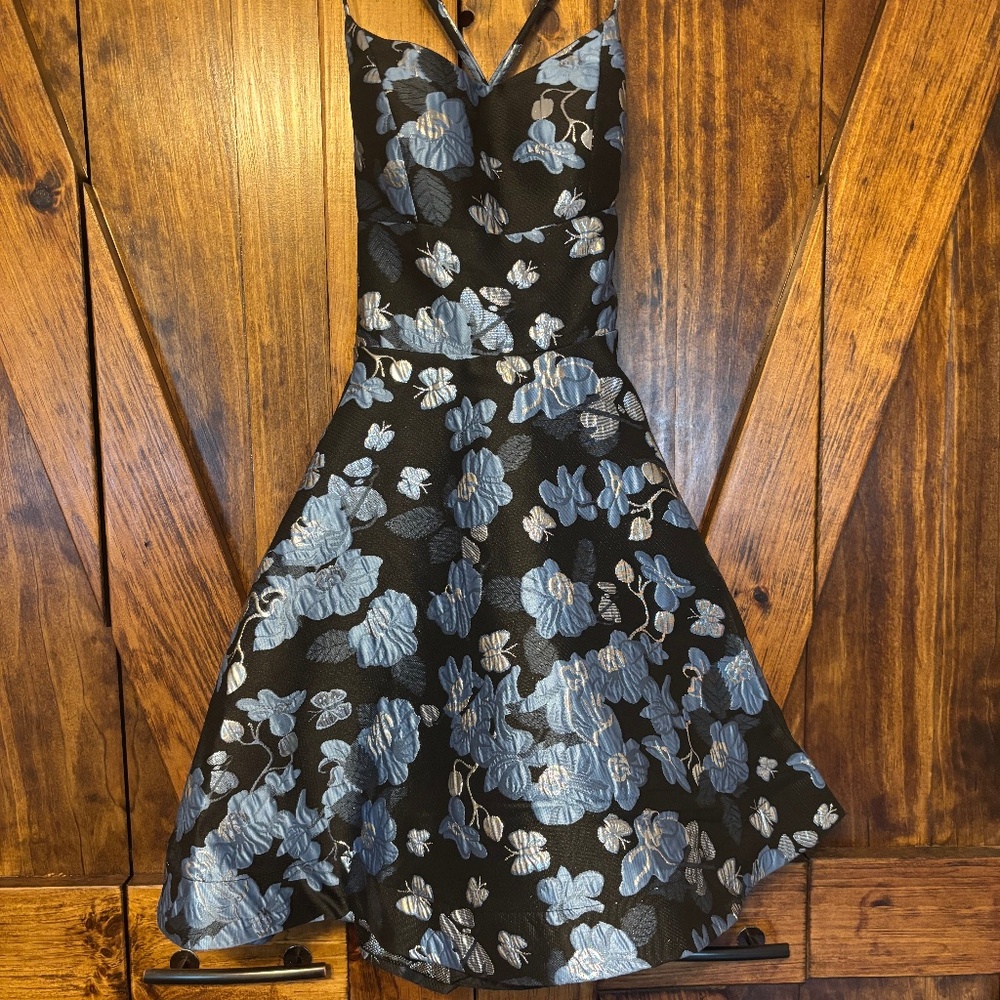Beautiful short dress juniors/women’s size 0